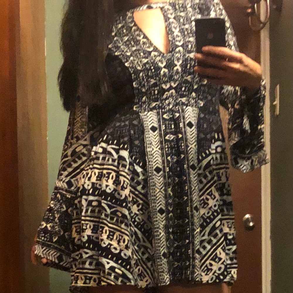 Euc 4 free people chocked bell sleeve w slits geo print